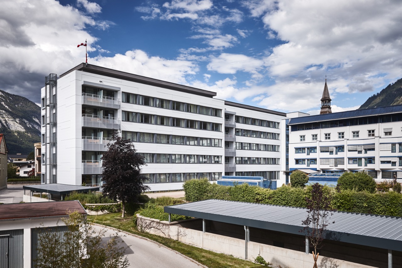 Tiroler Sanierungspreis für Krankenhaus Schwaz: Vorzeigeprojekt in Sachen Energieeffizienz 