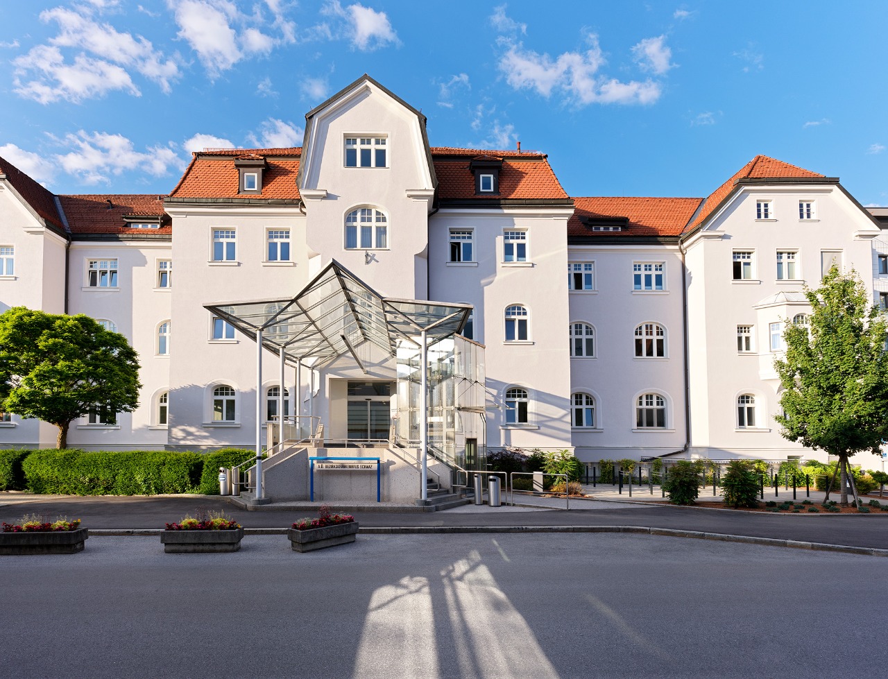 Krankenhaus Schwaz Haupteingang