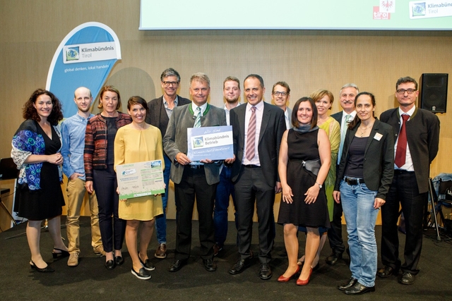 Die Urkunde zum Klimabündnis-Betrieb wurde Ende August überreicht.