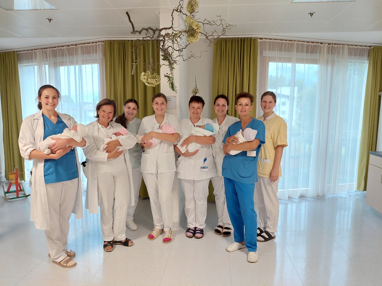 Mitarbeiter:innen mit Neugeborenen
